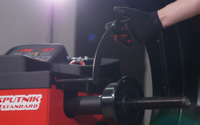 Автоматический ввод дистанции и диаметра электронной линейкой